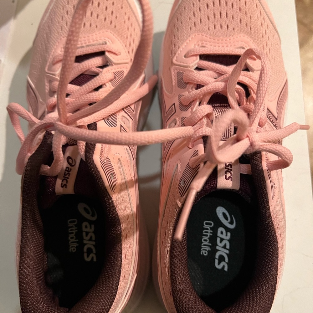 Brand new ASICS - Picture 2 of 6